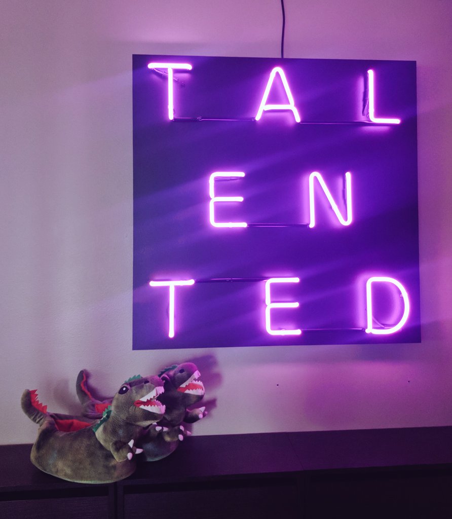 Oppimo's tweet photo. Tänään Oppimon porukkaa hostaa erinomainen @TalentedFi - ja nykypäivän työnhaku koukeroineen herätti runsaasti keskustelua. Kiitos @VarmaIS ja @harrisieppi! ✨👊🏽 https://t.co/3HoxetGLRr