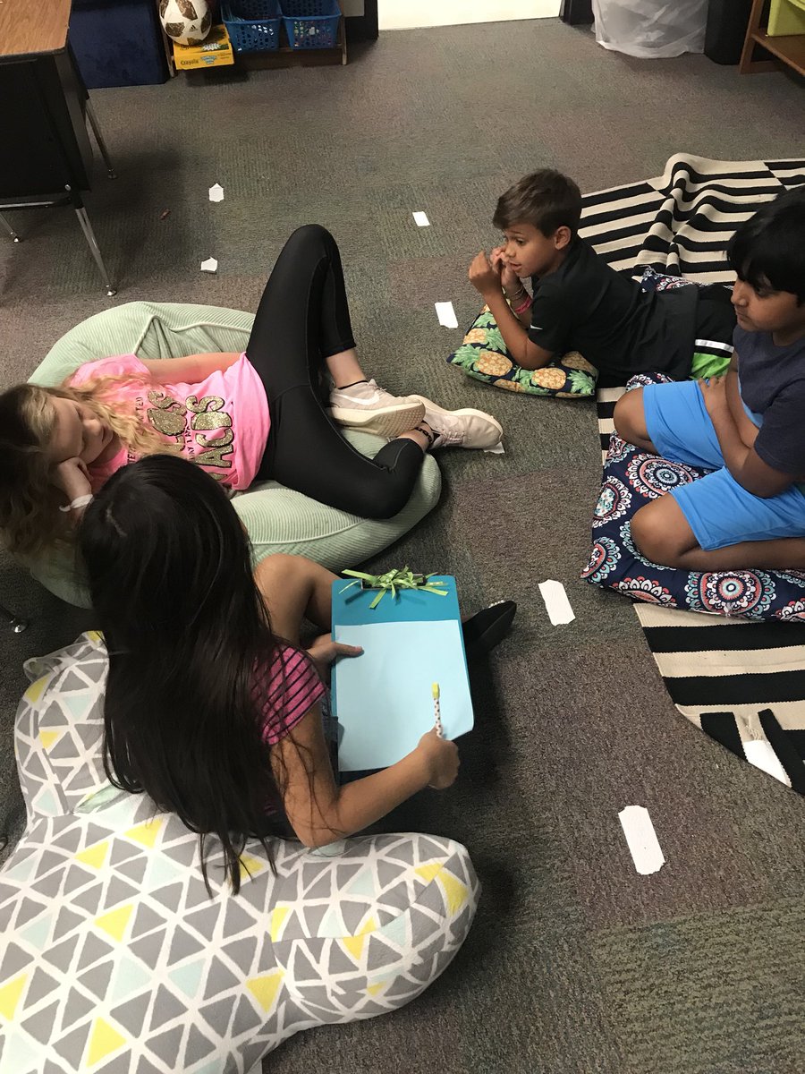 mrsritterBES's tweet photo. Texans getting excited for Book Clubs by creating their club contracts @BESTexans #Texan2Step https://t.co/IoofpQz8xA