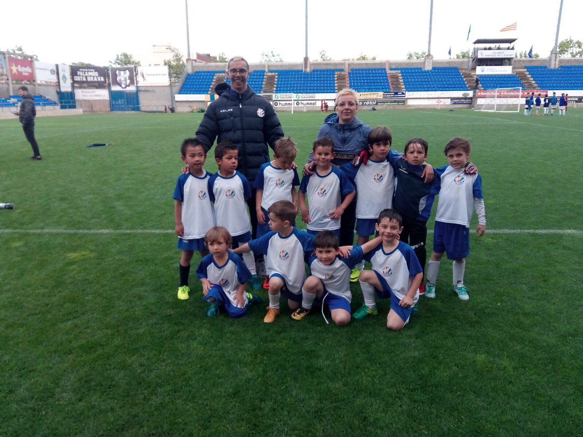CDBlanesFutBase's tweet photo. ⚽🔵👦🏼‼️JA PODEU CONSULTAR QUINS JUGADORS FORMEN ELS EQUIPS IDEALS DEL CAP DE SETMANA‼️👦🏼🔵⚽

https://t.co/Fo2dN6jADR https://t.co/Zru2QYtCPa