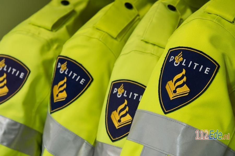 🚨 Jongeren schoppen deuken in auto met vrouw en kind erin 112.press/QRWX1k 112Ede https://t.co/GR6xyHMjK8