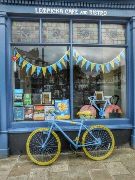 Enjoy the perfect vantage point to watch the #TourdeYorkshire at Lempicka Cafe on Wednesday Market/Eastgate along with our delicious TdY baked goodies! 🚲 🏁 🏆 🍰 #Beverley