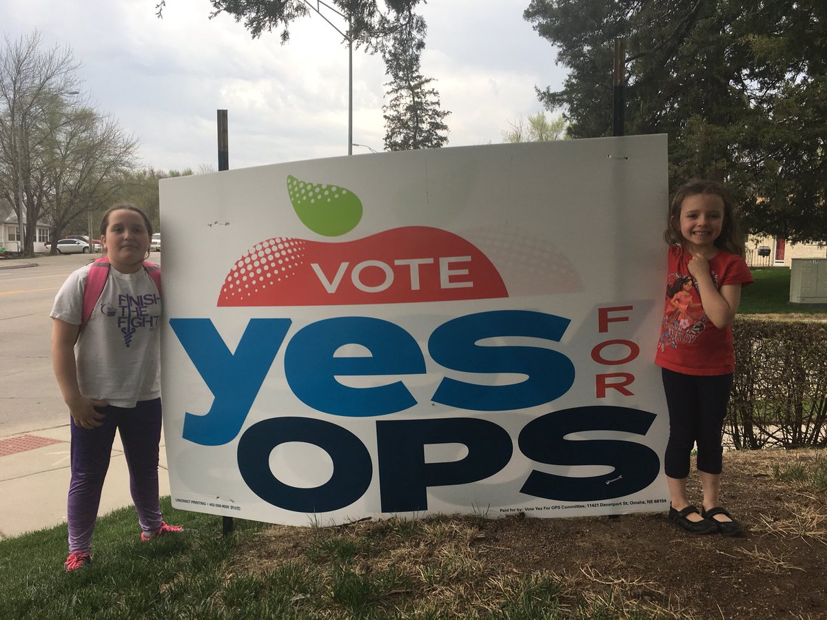 trcasadyops's tweet image. Two of @OmahaPubSchool finest students encouraging everyone to VOTE YES! @yesforops on May 15th! A much needed bond for ALL our students!!! #letsdothisOPS!#everystudenteveryday!! #OPSstrong! 🍎📚✅