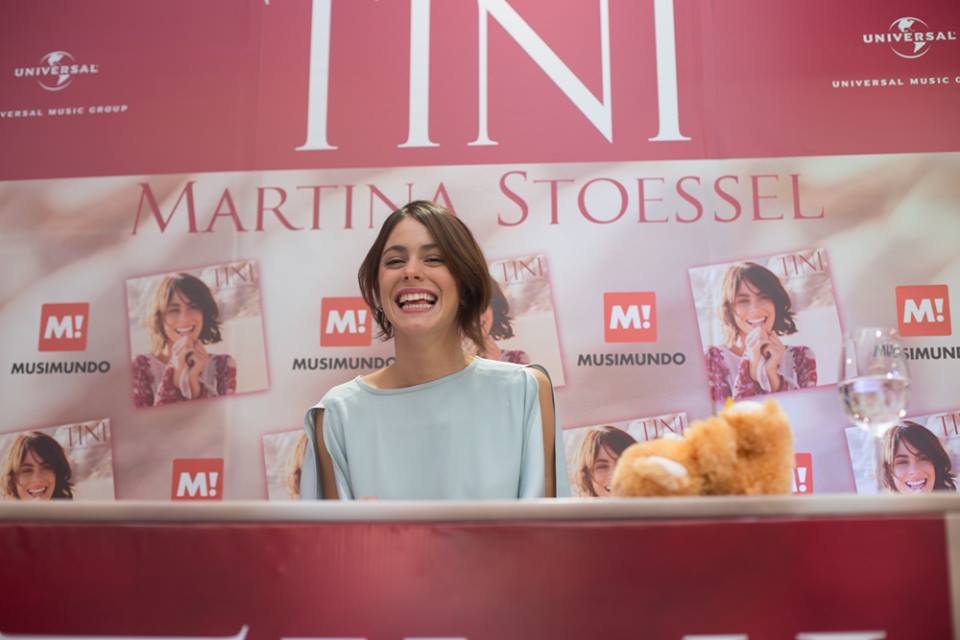 tinimyart's tweet photo. 2 años de #TiniEnMusimundo, la primera firma de @TiniStoessel como solista, la primera firma de #TINI 📷📀✒!!!!!! Una vez más el 2 de Mayo se quieda como un dia inolvidable para todo el tinismo... y solo pensar que este año se nos viene otra bomba más 🔜💣🔥📀!! @marianaluciamuz https://t.co/RdzdCleGpJ