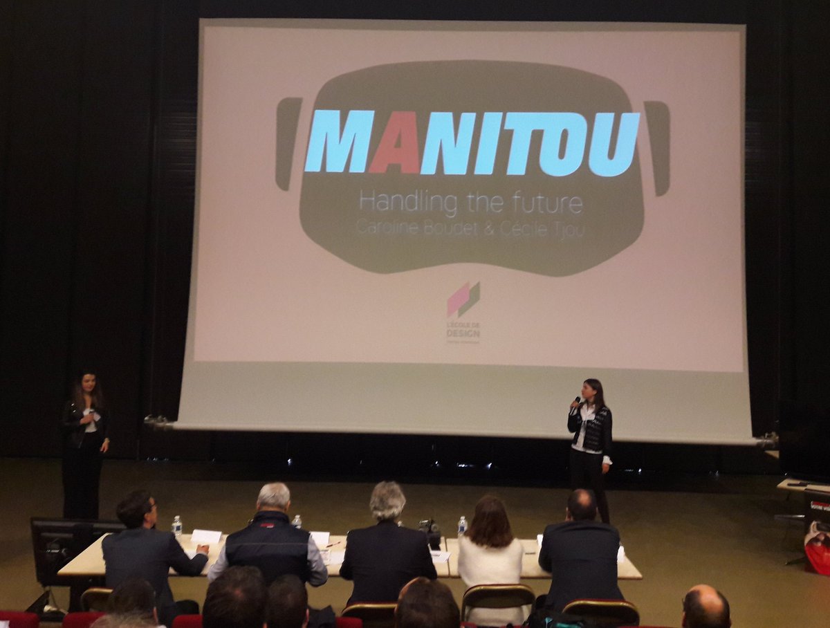 Matt_Gio's tweet photo. Des étudiantes de l'@lecolededesign @readi_designlab participent à la finale du challenge #handlingthefuture @GroupManitou #vr #Training https://t.co/EBLam0rUvV