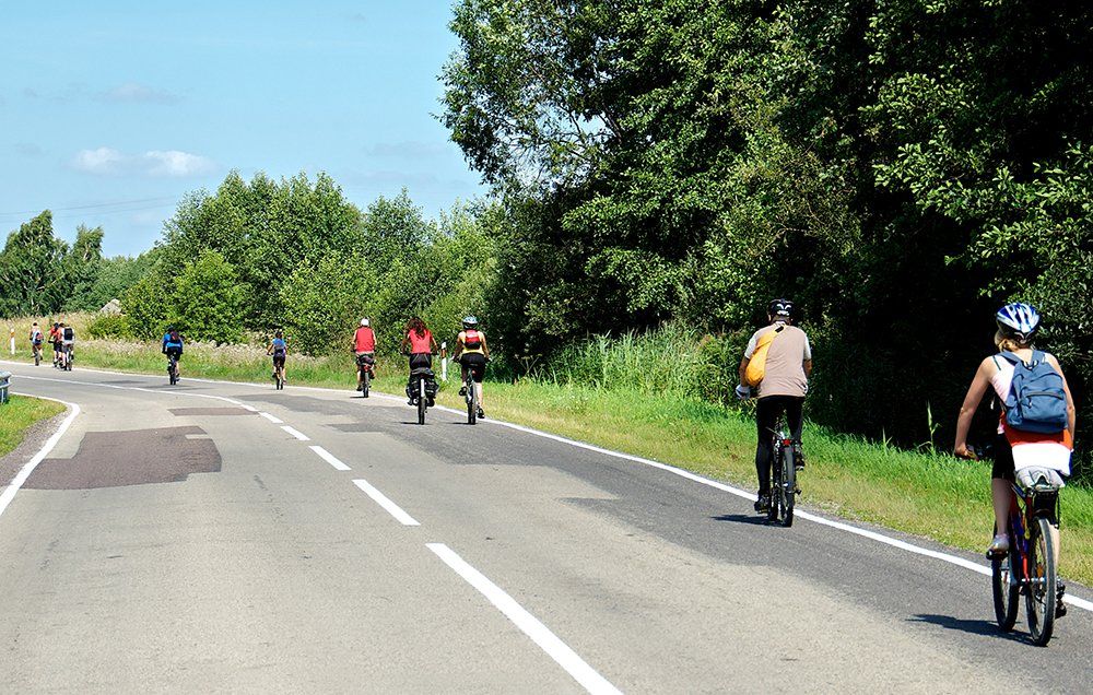 BikeChesterCo's tweet photo. Take your cycling to the next level while making some new friends with these quick tips on your next group bike ride. https://t.co/U9EgdNkjz0 https://t.co/SmmsQUyVmq