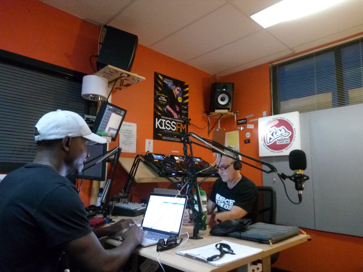 BarbecueRecords's tweet photo. In the studio with Timmy Byrne &amp; Teonjay today !
#kissfm #Melbourne #radio #radioshow #thebeautifuldrive https://t.co/eiLYYZXJqI