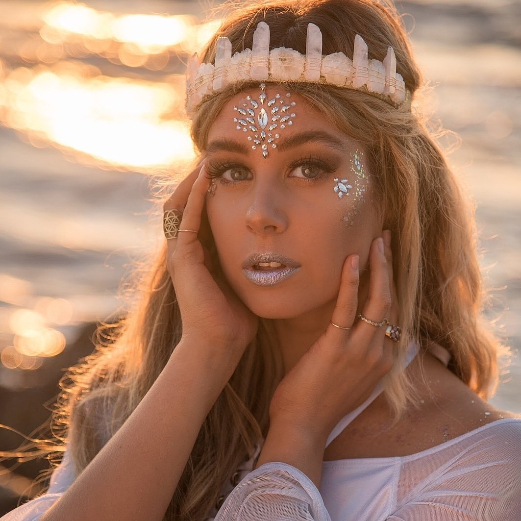 FunkOnFashion's tweet photo. Thank you  for all your support!!! To celebrate reaching we have reactivate our 50% off discount code

ENTER DISCOUNT CODE IWANT50 on the website https://t.co/iwbH9DgjL4 to get everything half price! 
photo credit @lizzierosemedia 

#facegem #festivalmakeup #festivalstyle https://t.co/7gePsHUsWh