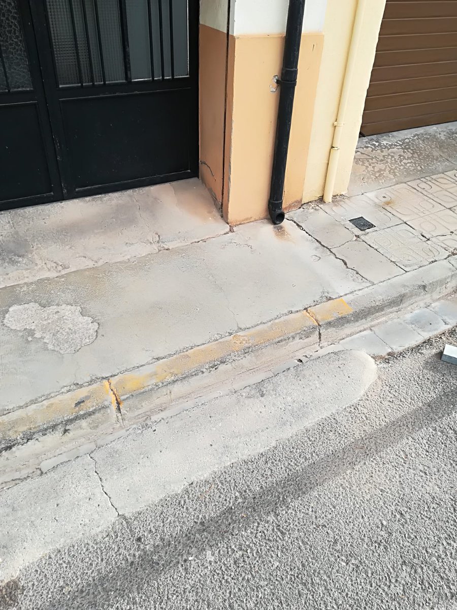 AjuntDeCanals's tweet photo. 🚧 Intervencions de millora al carrer Joan XXIII.

La regidoria d'Urbanisme ha substituït la vorera d'aquest vial, deteriorada a causa dels problemes amb les filtracions d'aigua.

👉 https://t.co/ni1UjiQ9wy https://t.co/v6oiUF5o51