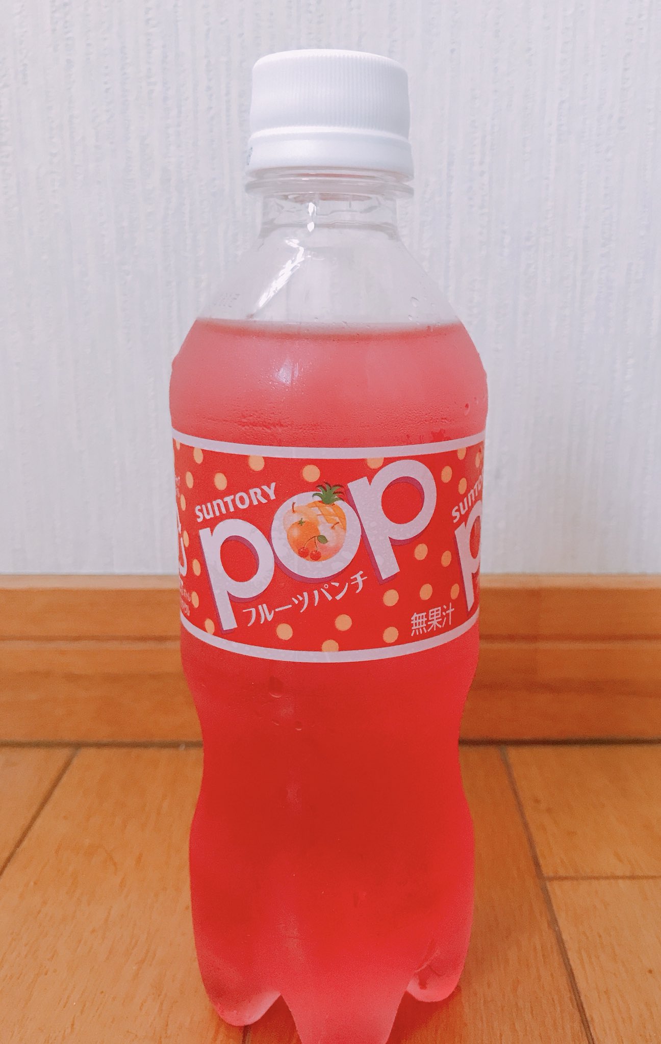 らいふう Twitterren サントリー 自販機限定 鮮やかながら非常に毒々しい色 懐かしの ファンタ フルーツパンチ とは似て非なる味 後味はピーチ感が強い がファンタ同様に無果汁 リピなし Popフルーツパンチ味 T Co Httgd7kazh Twitter