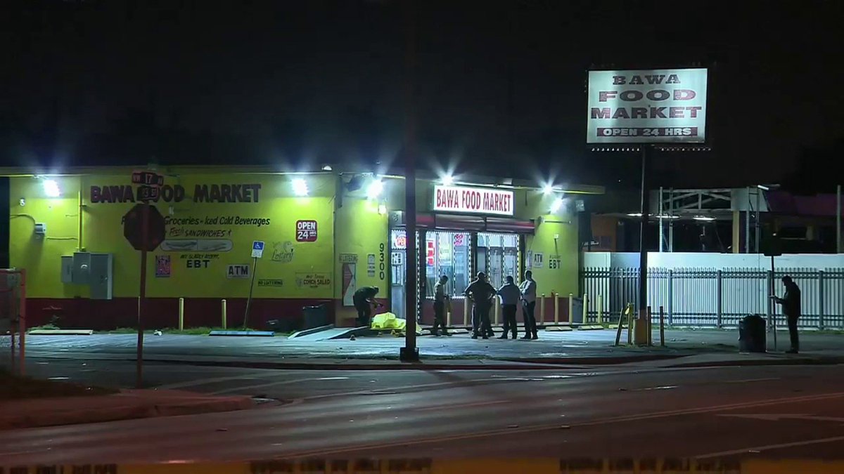 Man shot to death outside Bawa Food Market in northwest Miami-Dade bit.ly/2HJ3Ecb?utm_so… https://t.co/kkkwqhKdF4
