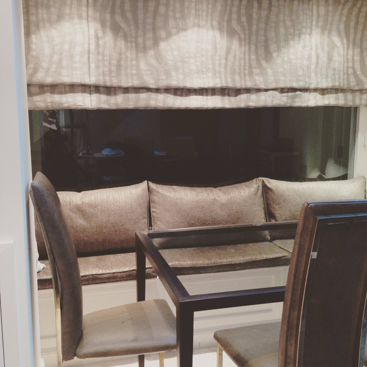 Bespoke dining table, made to measure window seat cushions and roman blind #interiordesign #allurehouseinteriors instagram.com/p/BiRfTjsnODZ/
