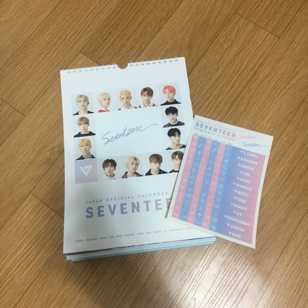 rich_svt's tweet photo. 일본 공식 2018 시즌그리팅 팔아요~.~
택미포 2에 양도합니당 디엠주세요❤️
#세븐틴 #일본 #공식 #시그 #시즌그리팅 #달력 #스티커 #양도 #판매 #2018 #승철 #정한 #지수 #준휘 #순영 #원우 #지훈 #명호 #민규 #석민 #승관 #한솔 #찬 https://t.co/DU1LJ1mFtI