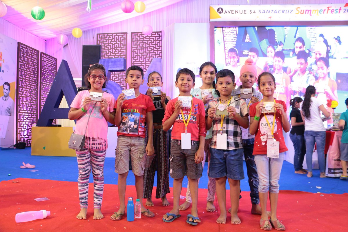 summerfest54's tweet image. Stack your memories in a picture perfect mini album made by your own hands! The mini album making workshop at #SantacruzSummerFest is just right for all you photo addicts! #Avenue54 #RadiusDevelopers @kanhaicreations @radiusdeveloper