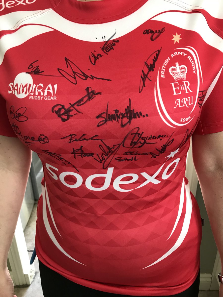 Thanks to @armyrugbyunion 1st XV & especially @KimberleyFowke for sorting this out for me. After the wife takes it off I will get it framed up!
Go well @AndrewSanger101 @ArmyvNavyRugby 😃🏉 #ArmyNavyRugby