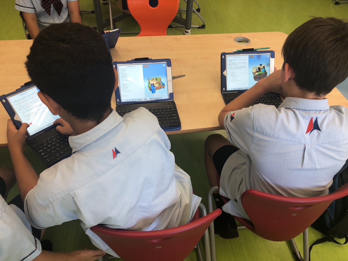 laurenangarola's tweet image. #SwiftPlaygrounds after school activity, so proud of these 9 & 10 year olds #YoungProgrammers #EveryoneCanCode