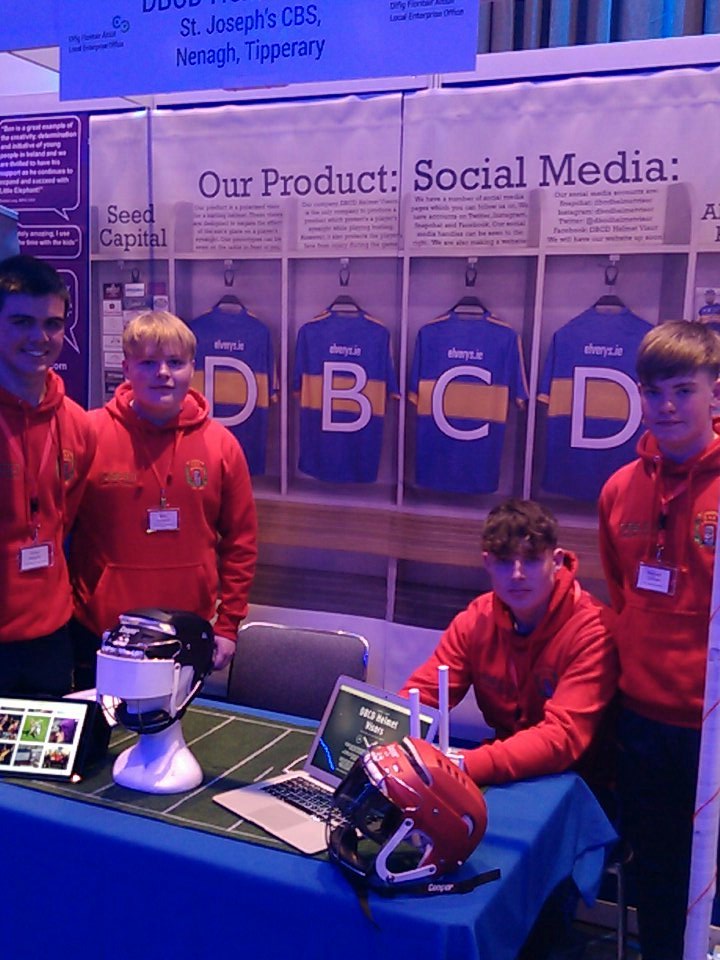 StudentEntProg's tweet photo. Taking a break before the finals begin are @dbcdhelmetvisor #helpingyouseewithdbcd 😀 #studententerprise https://t.co/Lk3HXaVM21