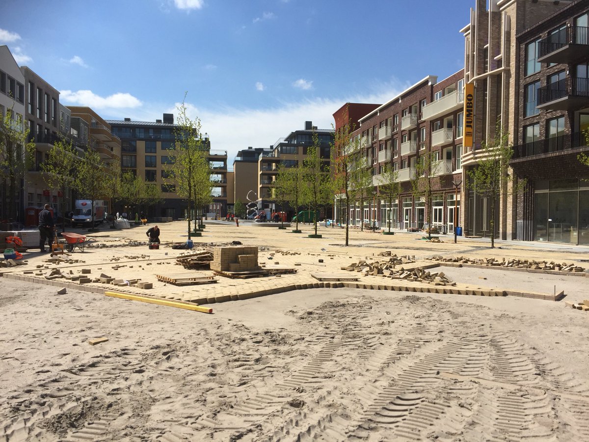 TabithaVersteeg's tweet photo. Het schiet al aardig bij LRC, vandaag eerste terrassen ingemeten op brusselplein https://t.co/CaskSR5HBX