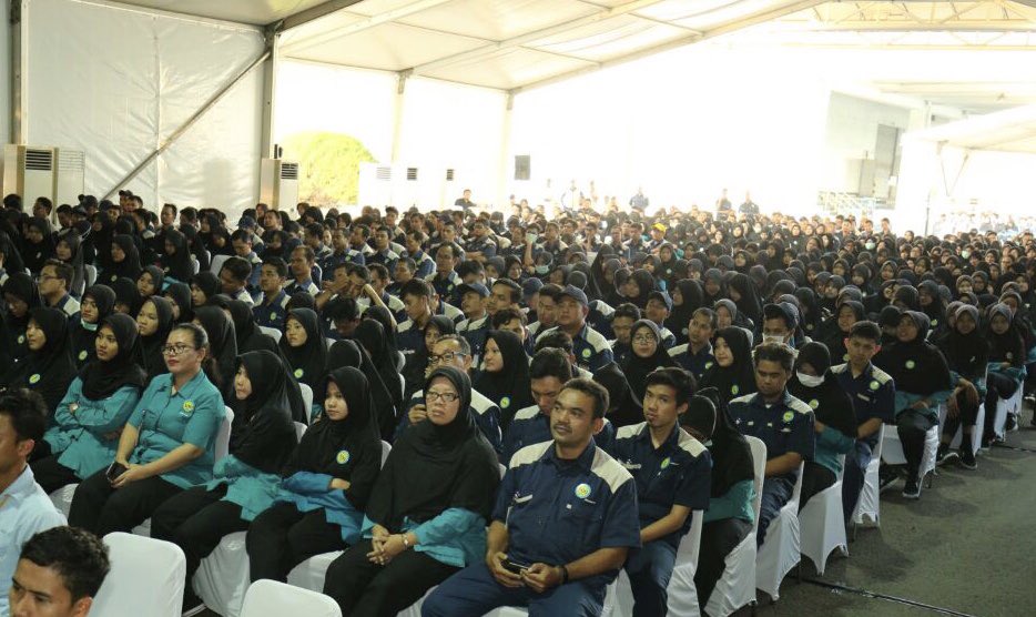 “Indonesia mampu menjadi basis produksi yang kuat. Iklim investasi terus menjadi perhatian pemerintah agar penciptaan lapangan kerja meningkat dan roda ekonomi terus berputar,” Menaker <a href="/hanifdhakiri/">MHD</a> (2/5).