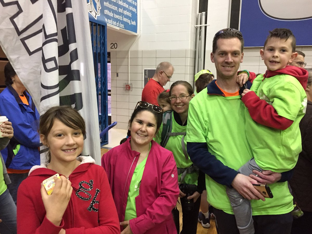 MaxeyElementary's tweet photo. Maxey School gives their heart and more at the backpack walk! @LincolnFoodBank @LPSorg https://t.co/T64MxQ5v1B