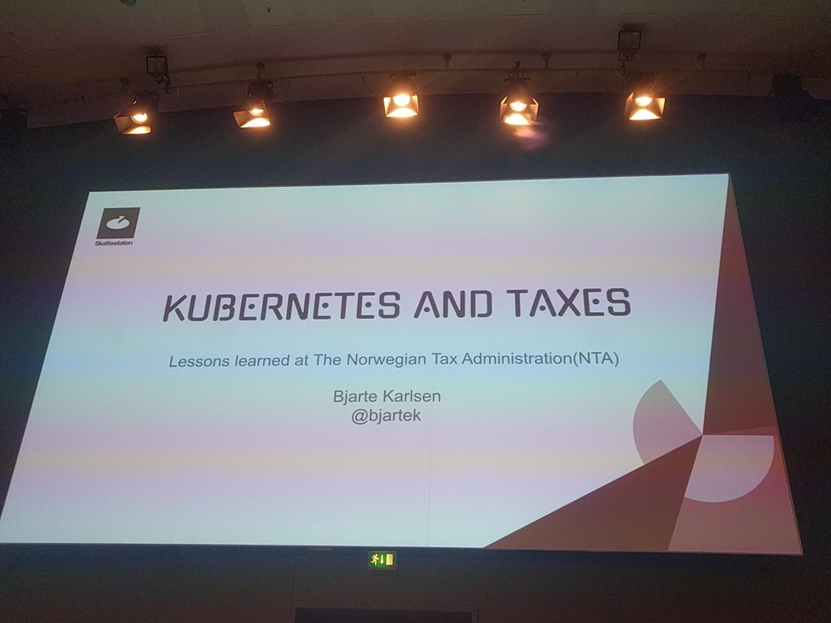 onepointthree's tweet photo. @bjartek you gonna need a bigger room next year! #KubeCon https://t.co/rw4PmIVOIY