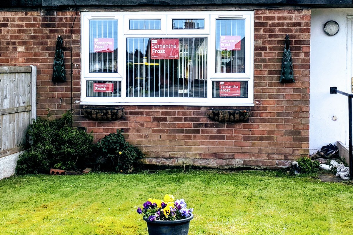 Seriously enthusiastic support in #Prenton for <a href="/PrentonSam/">Samantha Frost</a> &amp; quite right too; Sam's a star who will stand up against the Tories locally. Please give her your support tomorrow. 

Polls open 7am to 10pm. 
You don't need your polling card to vote.
#VoteLabour 
#forthemanynotthefew