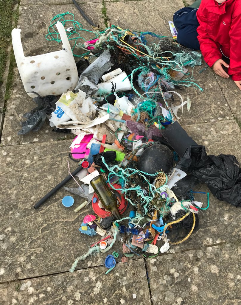 Octywagon's tweet photo. @2minbeachclean we ( myself, wife and 2 kids) did a beach clean on Ynyslas beach, Wales on Saturday and this it what we found + the kids really enjoyed it.. https://t.co/Pl8uvPR0cj