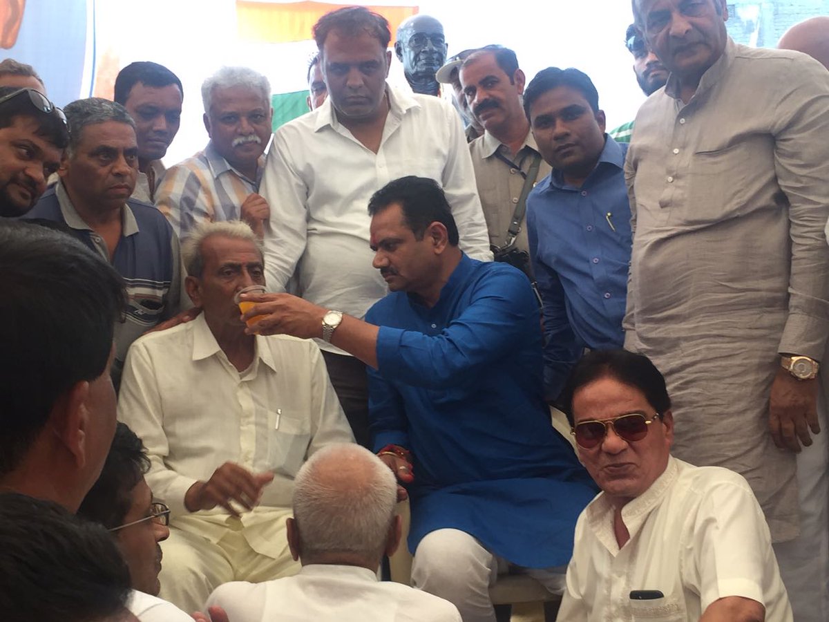 Indefinite Fast demanding national status to Sardar Patel’s native Karamsad ends after BJP president Jeetu Vaghani’s assurance