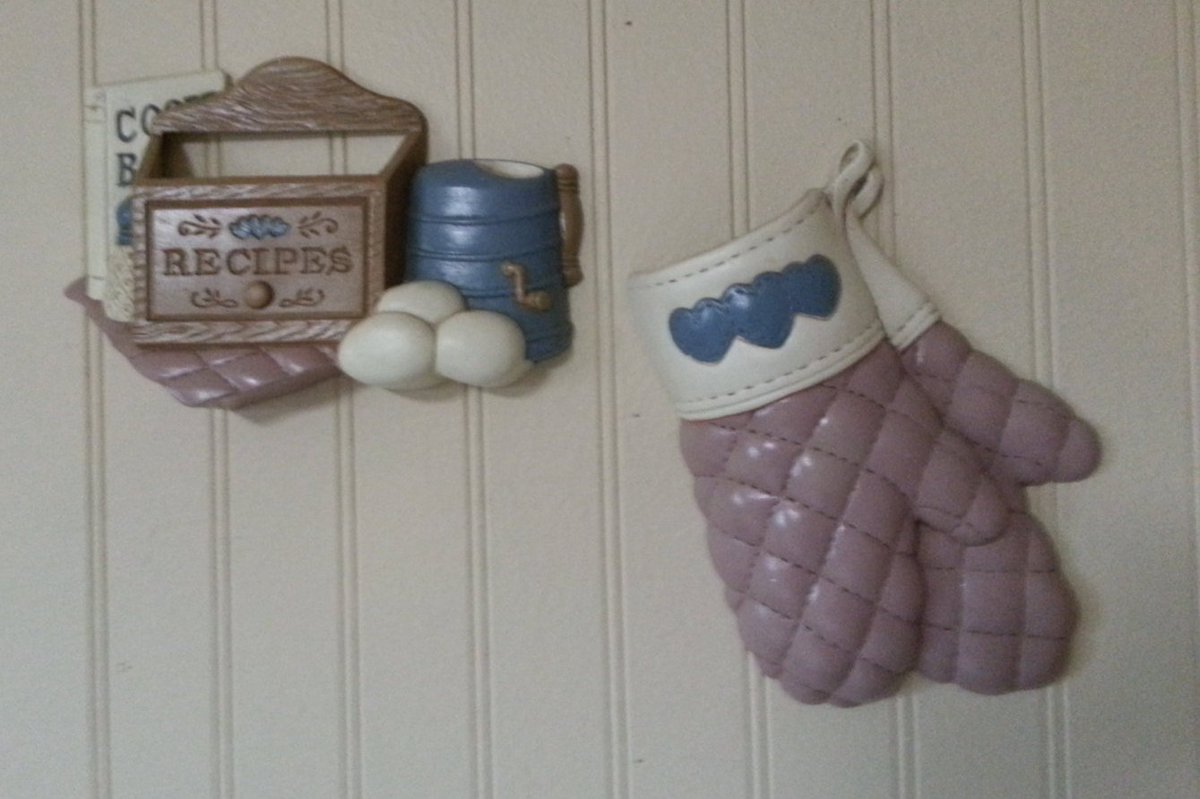0063db's tweet photo. 1992 HOMCO Kitchen theme wall plaques https://t.co/m4rJp6R4ve #Etsy #CoArtDesigns #RareDecor https://t.co/Rww4hbwVnu