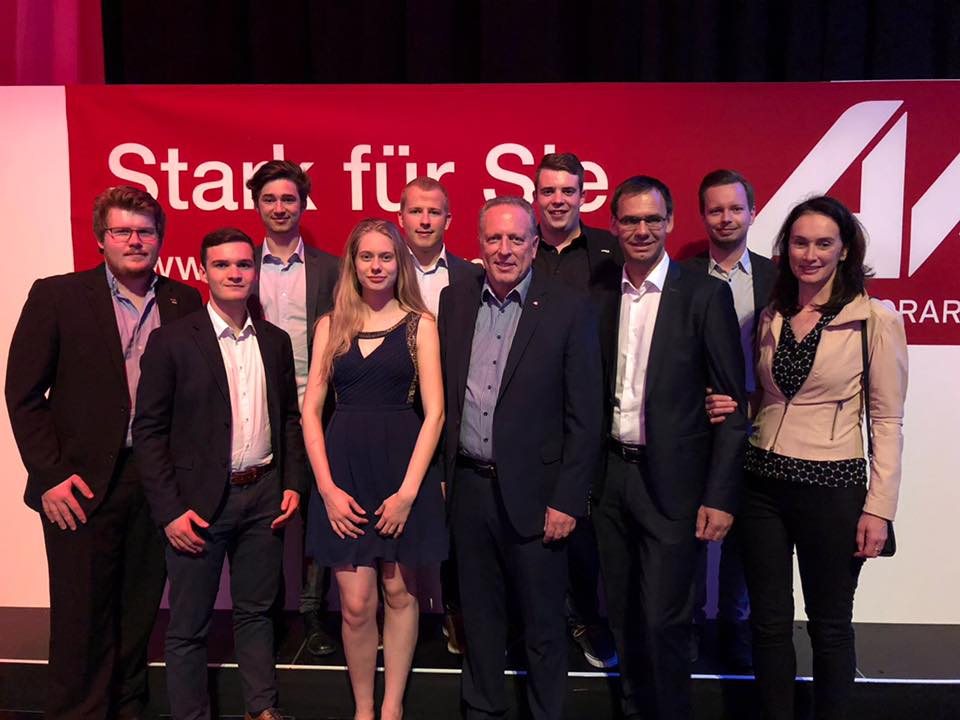 gpajugend's tweet photo. Regierung will den Jugenvertrauensrat (JVR) als Vertretung der Lehrlinge im Betrieb abschaffen. Voralbergs Landeshauptmann Markus Wallner und AK Präsident Herbert Hämmerle sprechen sich für den Erhalt aus. Danke dafür! 

#jvrbleibt #SchwarzBlau https://t.co/SHmiv0aBGw