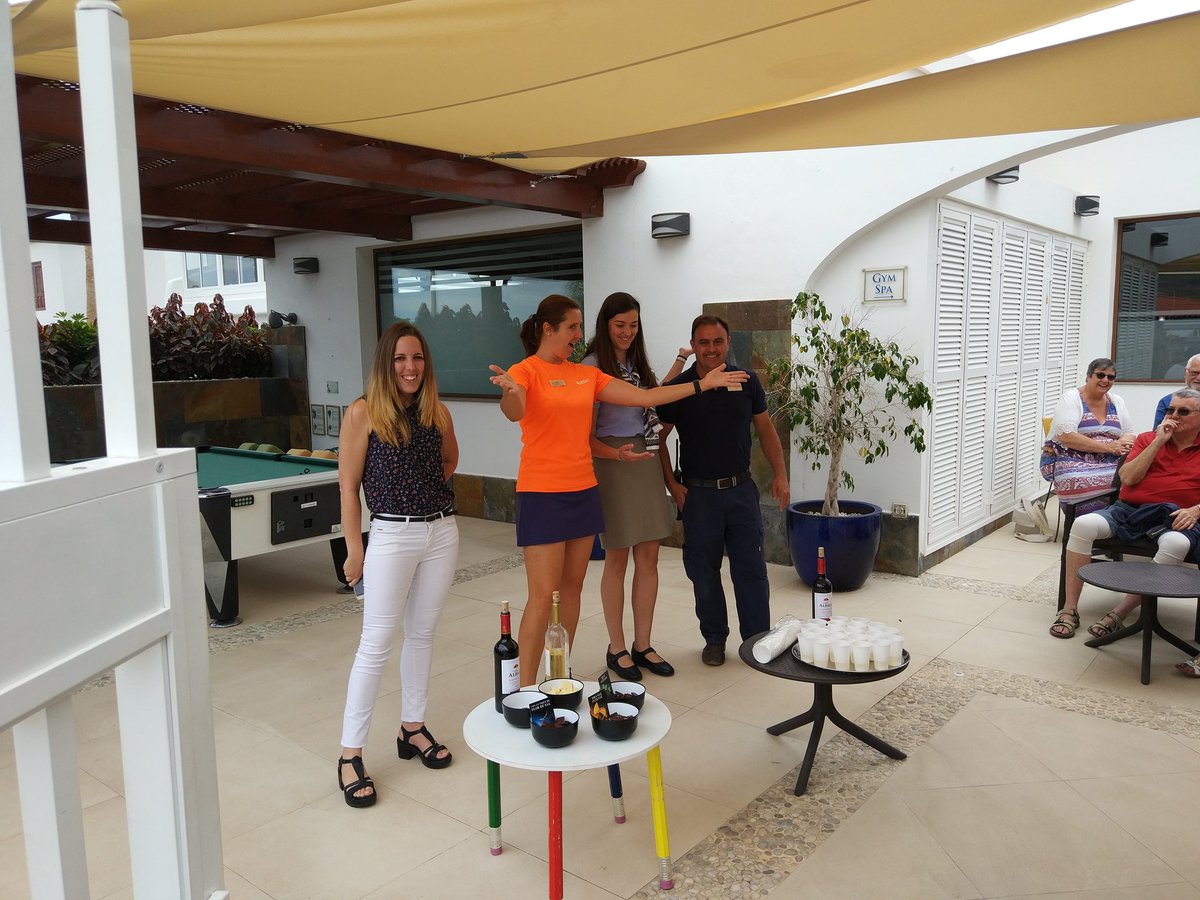 DavidTNF0's tweet photo. We had an #extraordinay #audience today in our #wine and #chocolate #DRIExperience+ We never had so many #happy #smiling faces before! Enjoy!! #DPerfectservice #DRITechsavvy @Rtccsvc_luisa @NoemiG_RC https://t.co/RTonMWCEy3