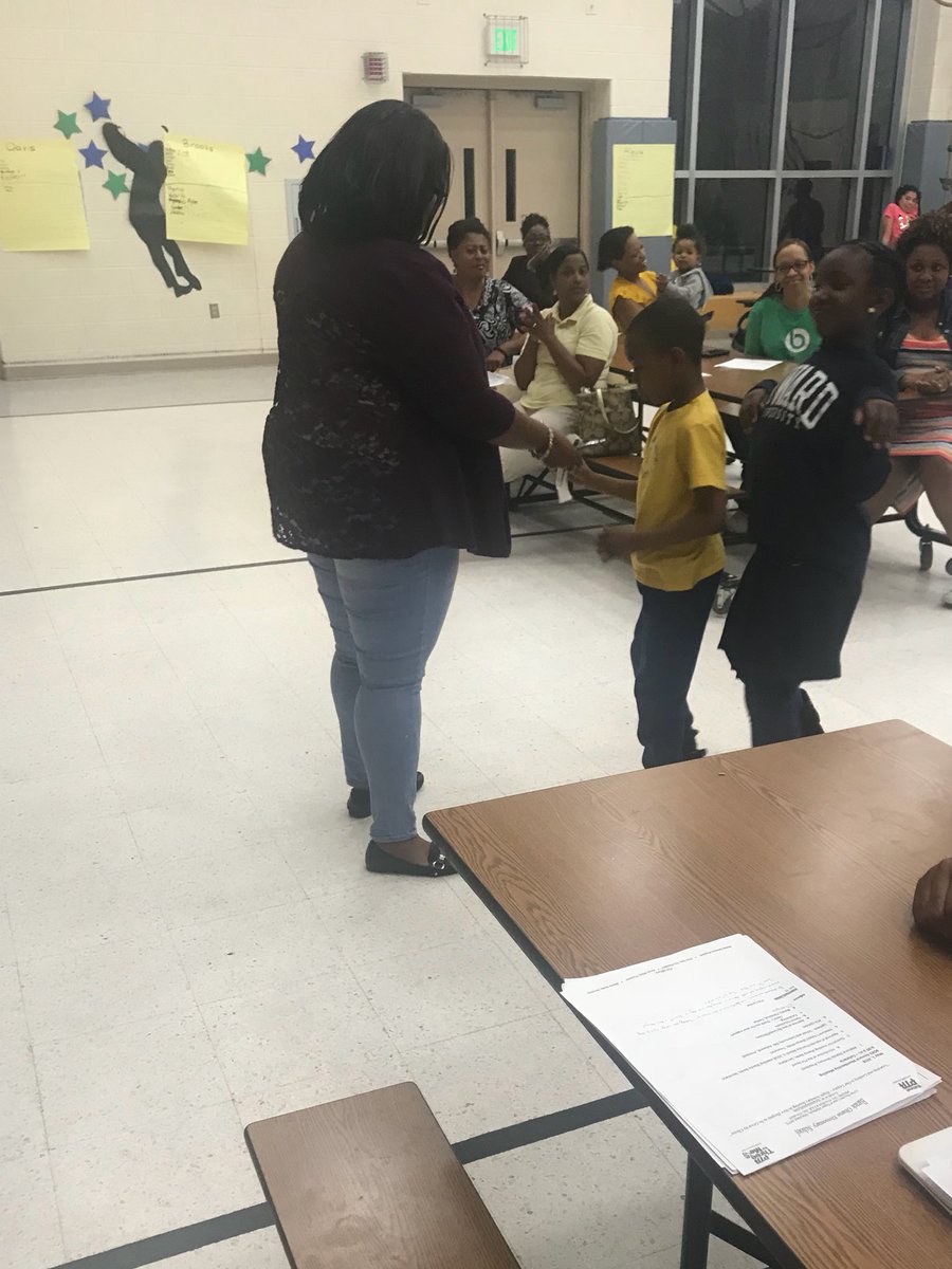 mashworth928's tweet photo. Giving thanks to our Executive Board Members last night during our PTA mtg for a great year and electing the new board! We LOVE and APPRECIATE the BOES PTA! @boespta @KAlexWallace https://t.co/PHsl7ymBrw