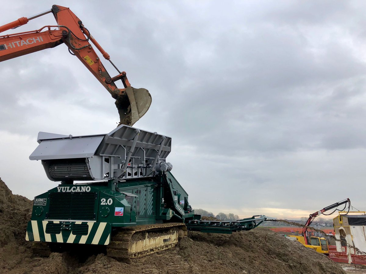 #Vulcano 2.0 is the first #machine that wore the #new #Laurini #colors – #green, #gray and #sandy. #Read our #news: laurini.com/en/2-NewsandPr… #lauriniofficinemeccaniche #May #pipeline #Construction #pipelineequipment #business #italy #madeinitaly #working #newcolors #color #notizia