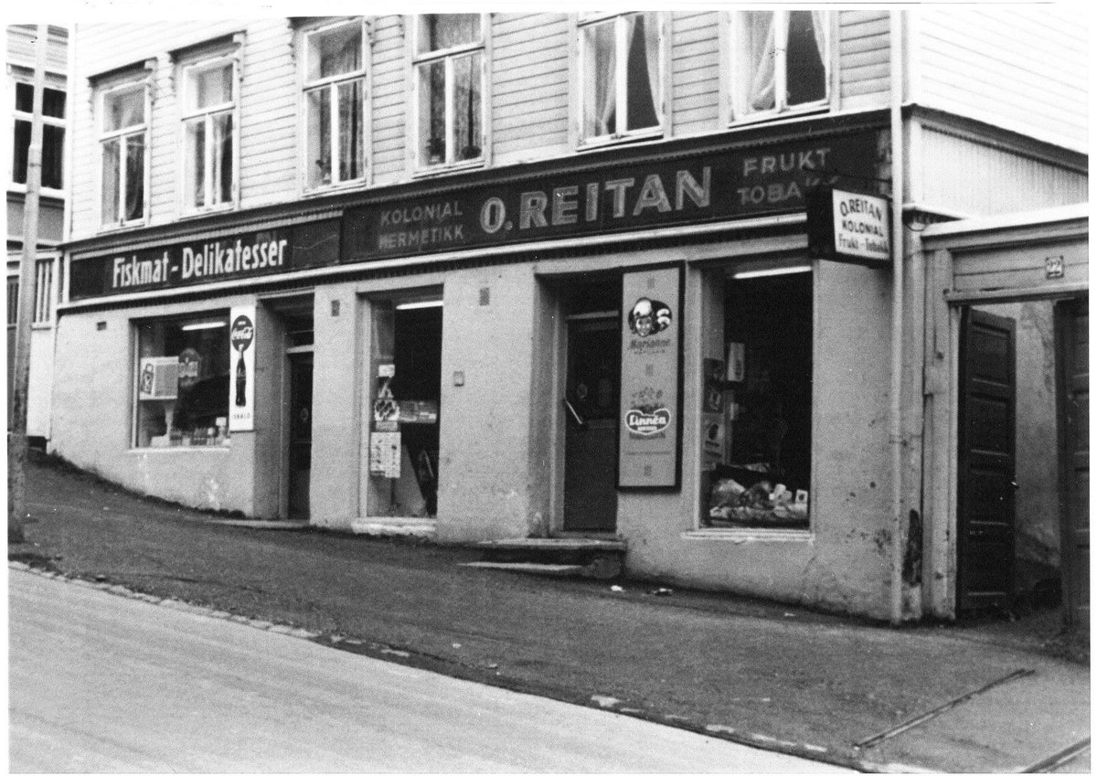 MagnusReitan's tweet photo. I dag er det 70 år siden min bestefar startet sin første butikk i Nonnegata i Trondheim. Ole var en ekte kjøpmann, og bestemor Margit og han la grunnlaget for det som i dag er 4000 butikker og bensinstasjoner i 7 land. https://t.co/Rt7VNRrCJA