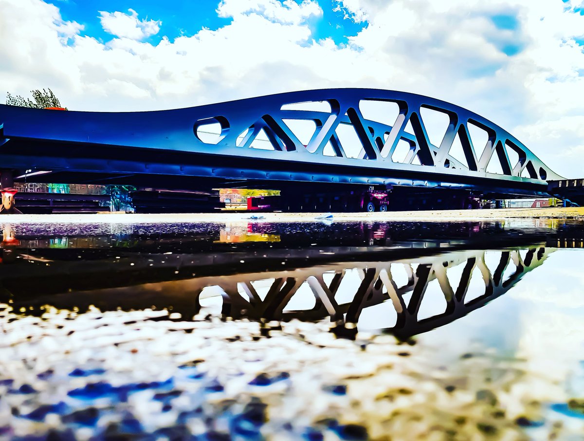 Solidd_StStruc's tweet photo. #Tafelbrug #Aduard getransporteerd door @MammoetHolding naar opslag op terrein #SOLIDDSteelStructures #staal #constructies #sumar #bruggen #bruggenbouwers #steel #constructions #bridges #staalwerk #mooiwerk #spmtmamoet #spmt https://t.co/kbZPhTAA5A