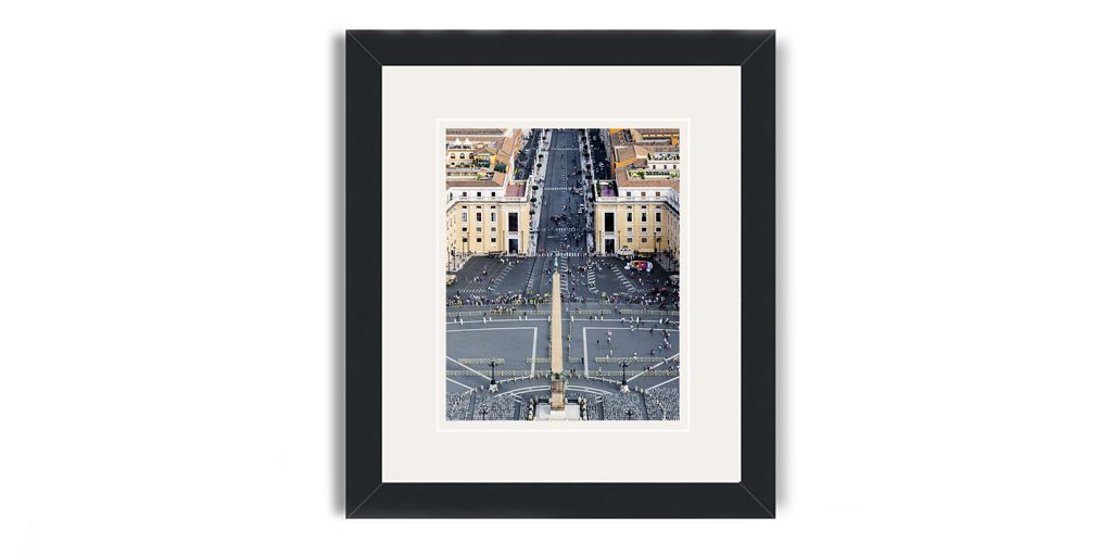 Our limited edition Rome, Italy framed print suitably named "Saint Peter's Square" is now available for purchase.

buff.ly/2FoITRf