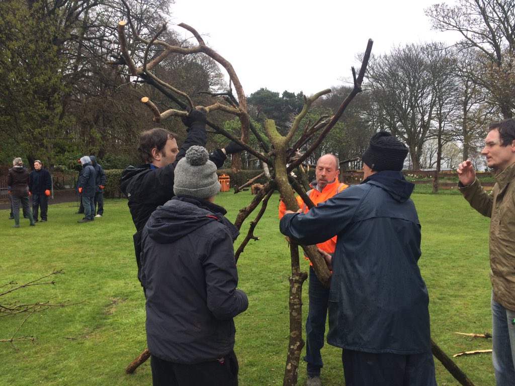 RtN_Scotland's tweet photo. Creative sculpturing with RTN Fife at Silverburn Estate Leven. Generating a lot of interest from local walkers https://t.co/JPOI1WI1Eq