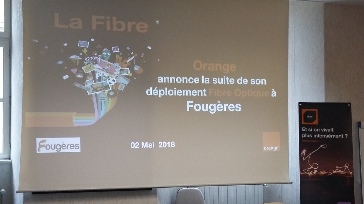 DRCL35's tweet photo. La #FibreOrange se déploie dans la ville de Fougères. Présentation du 3ème lot qui portera la couverture de la ville à 70%.Consultez dès à présent votre éligibilité sur https://t.co/OCR4zFWLRW 
@egautierlebail @DamienBngrt @DdeKerhor https://t.co/was0qTVxDt