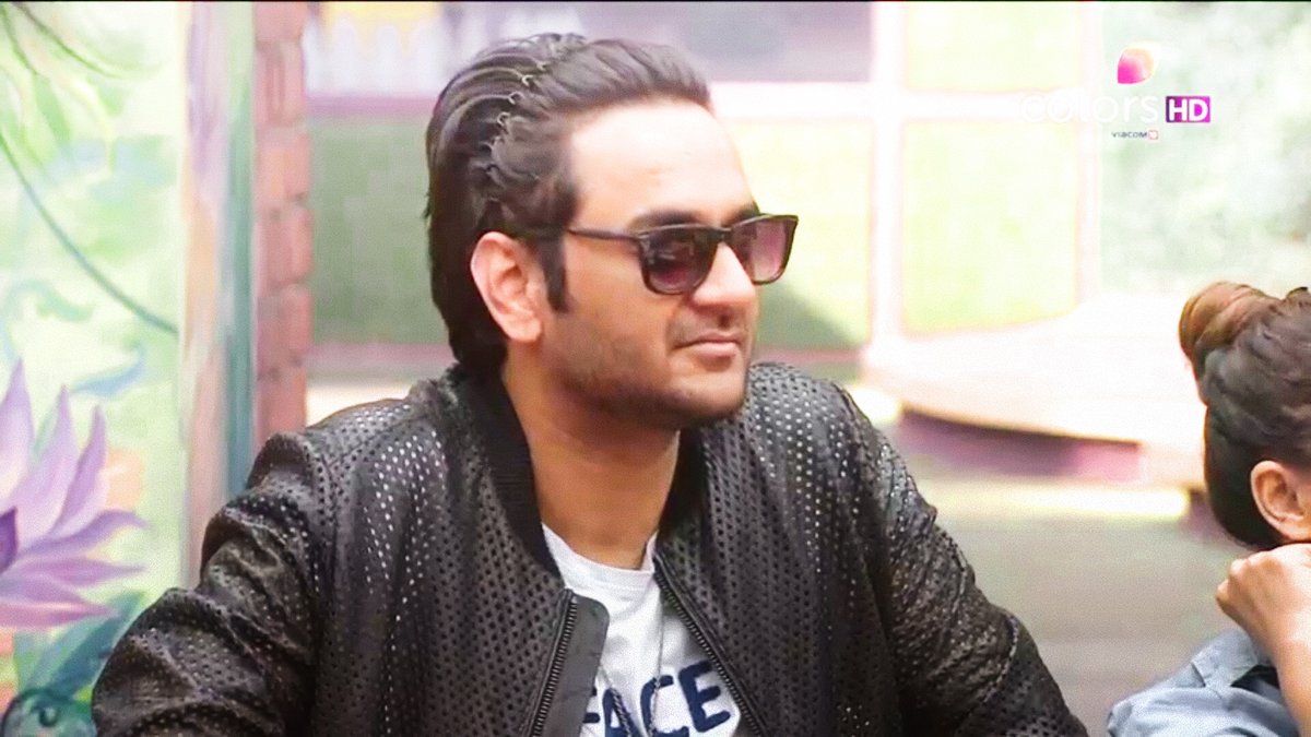 sweetsoul_117's tweet photo. Tenu kala chashma jachda hai #VikasGupta @lostboy54 #ThrowbackDecember #VikasKaBirthday https://t.co/VA1yZWIsxB