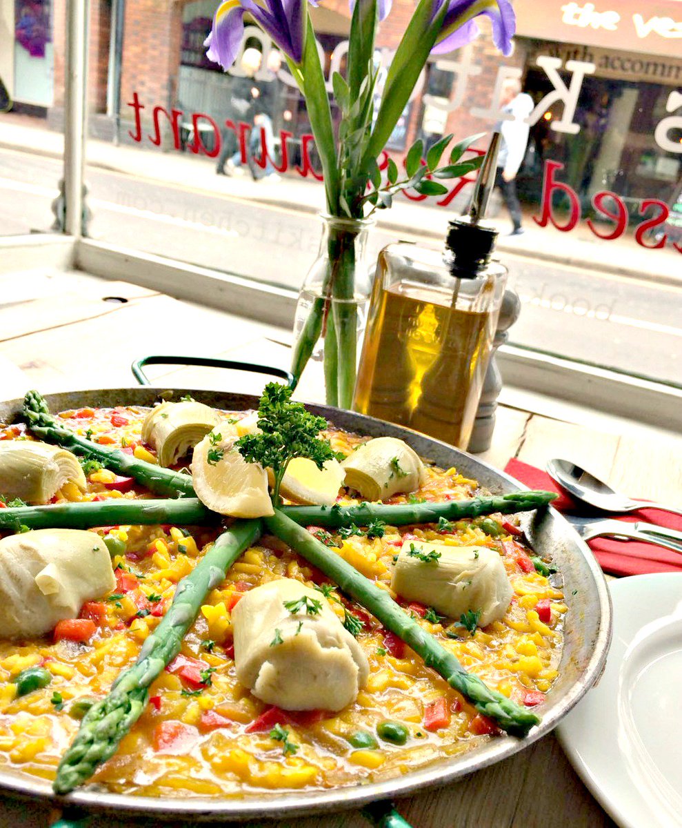 Artieskitchen's tweet photo. Host your very own Paella party at #ArtiesKitchen! Just tell us how many people you have joining you and when you'd like to book, then leave the rest to us > https://t.co/GYb4KUkYUW
#PartiesAtArties #TapasChichester https://t.co/x8rr0NFWio