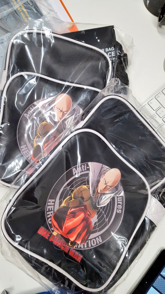 Kazemanga_fr's tweet image. 🎁2e concours des #50KKazé !🎁
 Remportez ces 2 besaces #OnePunchMan !

📍Pour participer, RT ce tweet et follow @KazeFrance ! Tirage au sort le 4 mai.😘