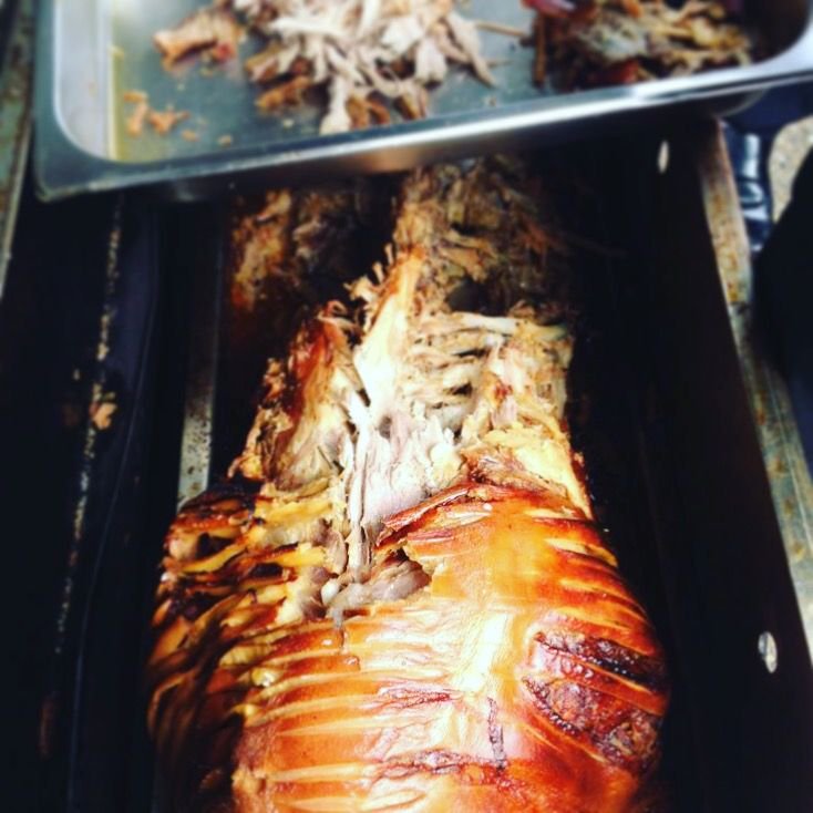Bank holiday weekend can only mean one thing - hog roast!!
Come down to the shop in Aldeburgh on Saturday from 12-3pm and enjoy one of our hot roast pork baps with homemade apple sauce in the sunshine ☀️