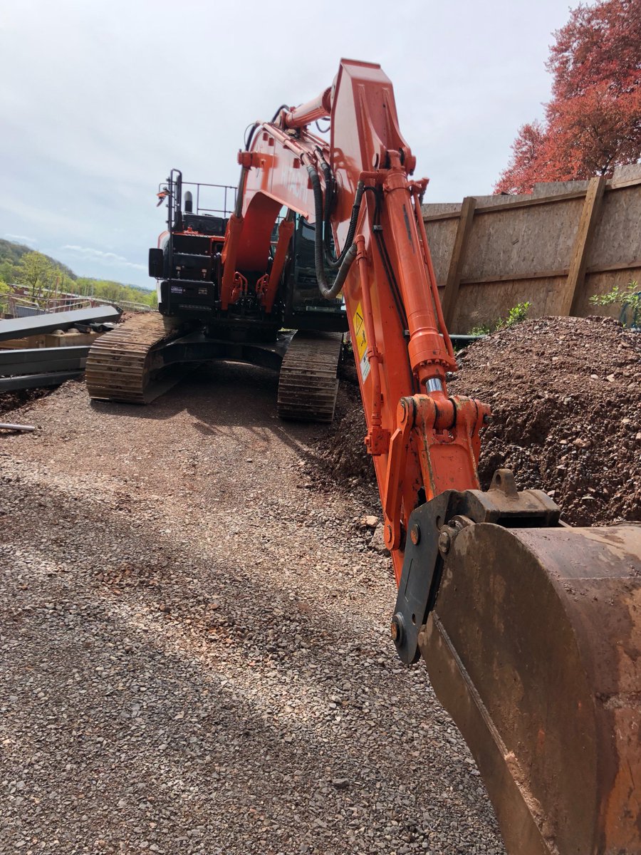 BowenGroundwork's tweet photo. Happy Place.. In The Driving seat #Excavator #Construction #Groundworks #Utilities #Operator #Director #plant #Planthire #GrabHire #Contractor #Engineering #Sitemanager #Plantoperator #WorkHardPlayHarder #Constructionmanagement #Hitachi #muckmoving #trackhoe #hireplant https://t.co/ITVqff6KYD