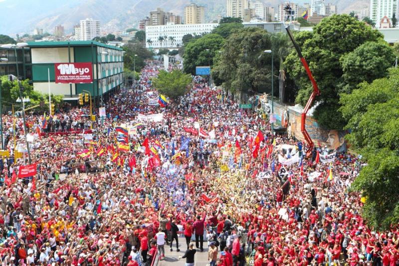 Si me dan 10 millones de votos les prometo que más temprano que tarde derrotaré a todas las mafias económicas, ¡estén donde estén! Debemos tener fe en nuestra propia fuerza, en nuestra Revolución y en nuestra Patria.