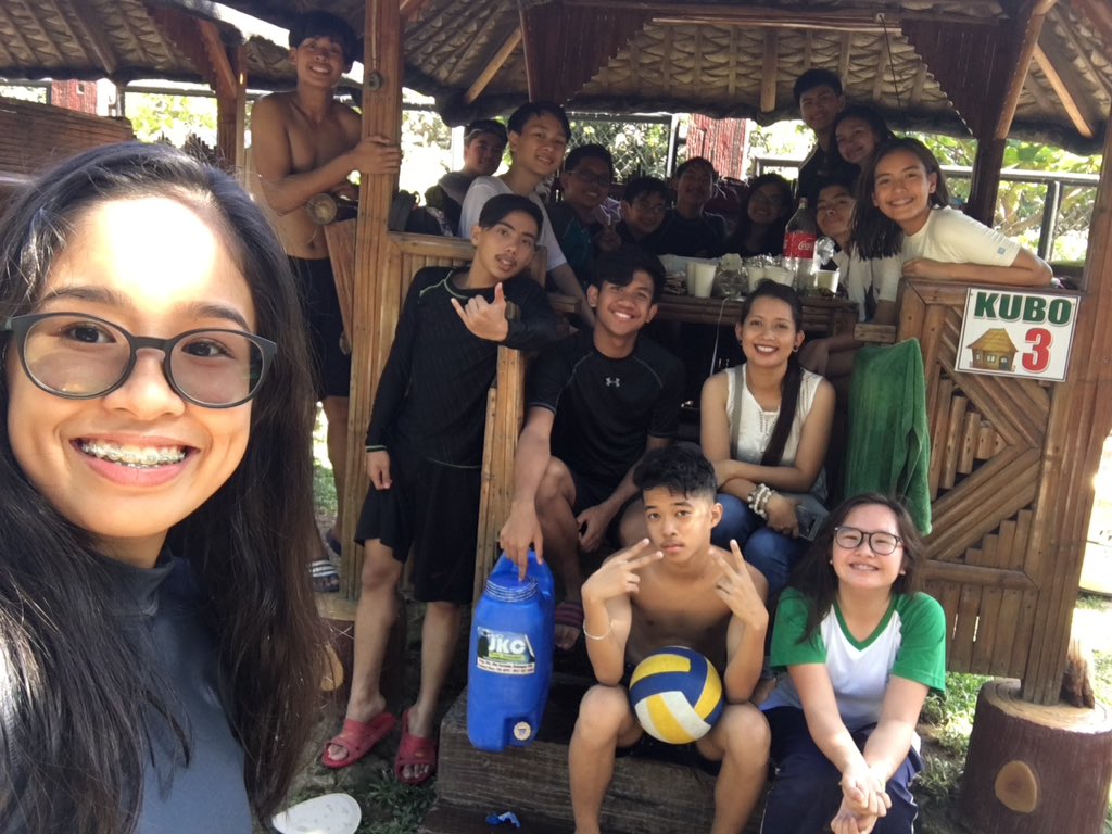 blisspetmalu's tweet photo. SOLID DAY WITH HALF OF THE MANOKS 🐔 WITH OUR MOTHER HEN, ELEVEEEEEN 👌🏽🖐🏻 https://t.co/ZqNlrslHqX