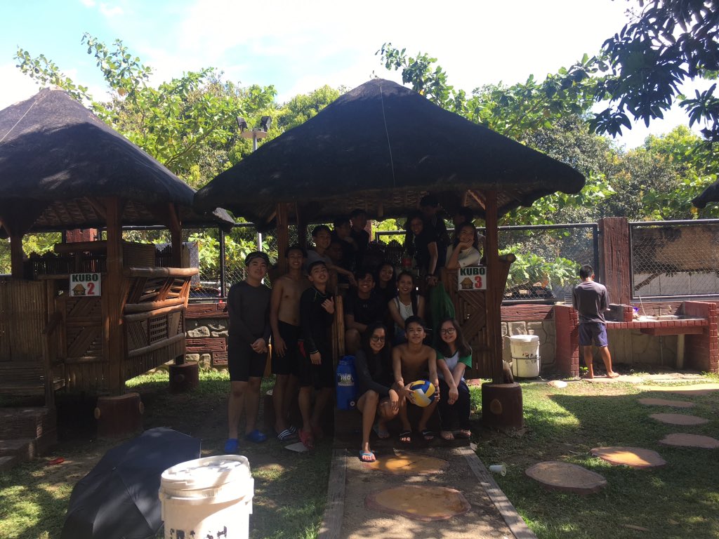 blisspetmalu's tweet photo. SOLID DAY WITH HALF OF THE MANOKS 🐔 WITH OUR MOTHER HEN, ELEVEEEEEN 👌🏽🖐🏻 https://t.co/ZqNlrslHqX