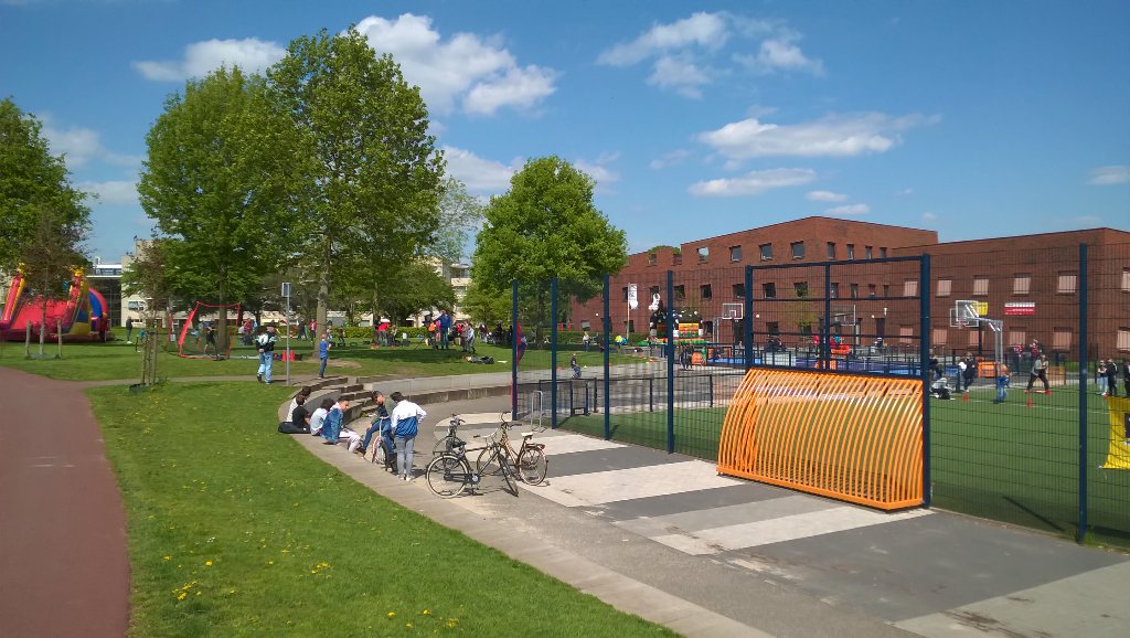 Gezellig druk, lekker saen sporten en spelen <a href="/krajiceknl/">Krajicek Foundation</a> plaza Hatteler! We zijn er nog tot 16:00!