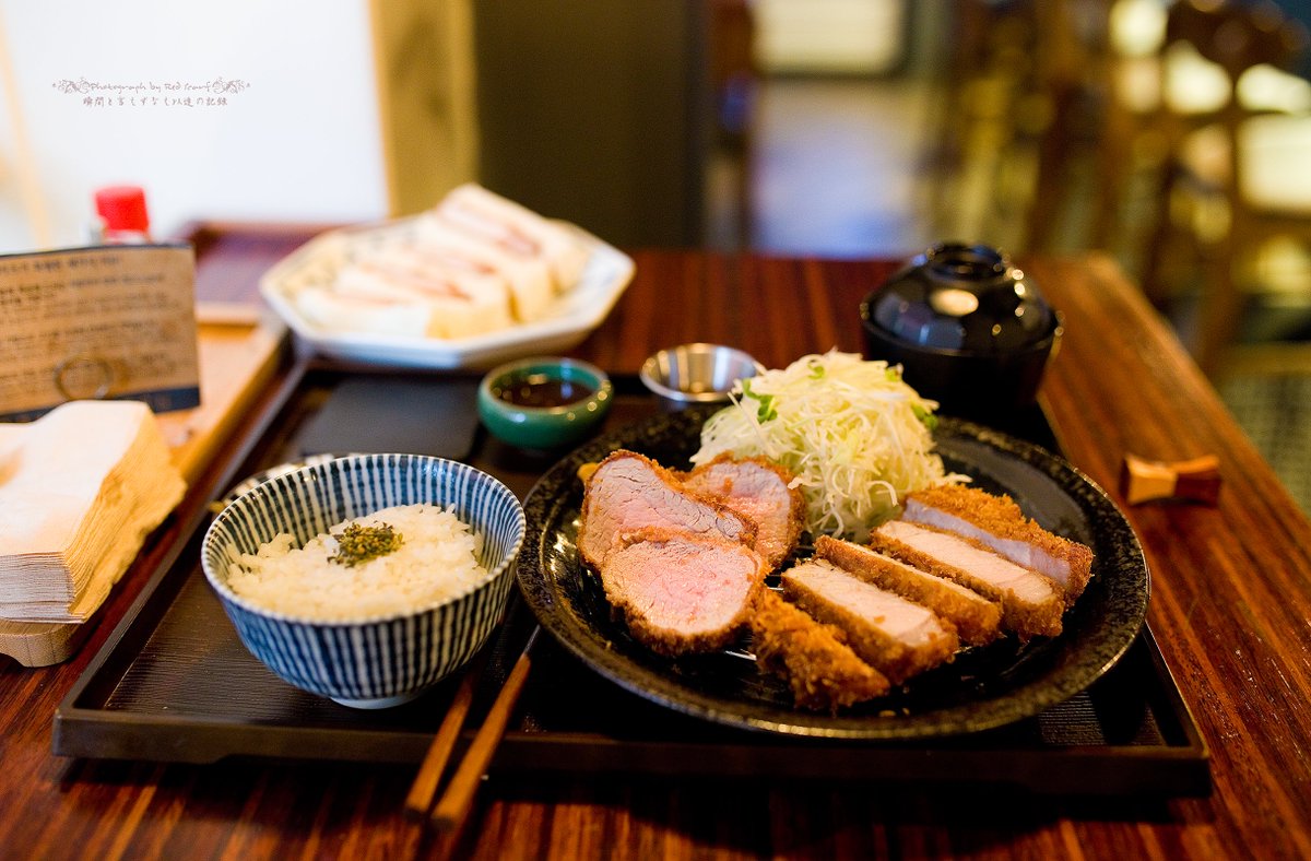 tavarez2k's tweet photo. 반반메뉴도 은근 든든한, 카츠샌드까지 클리어!! :-) #합정 #크레이지카츠 #Crazykatsu #반반정식 #로스카츠 #히레카츠 #소금과소스 #연겨자 #콕찍고푹부어서 #CanonEOS6D #SigmaART35mm #비오는날이라사진이아쉽다 https://t.co/7XDKsyZihb