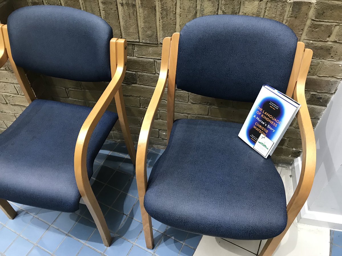 the_bookfairies's tweet photo. More lovely books waiting for an appointment with a reader at Guys Hospital in London Bridge #thelanguageofkindness @vintagebooks @tinysunbird https://t.co/8ARpdC9BjJ