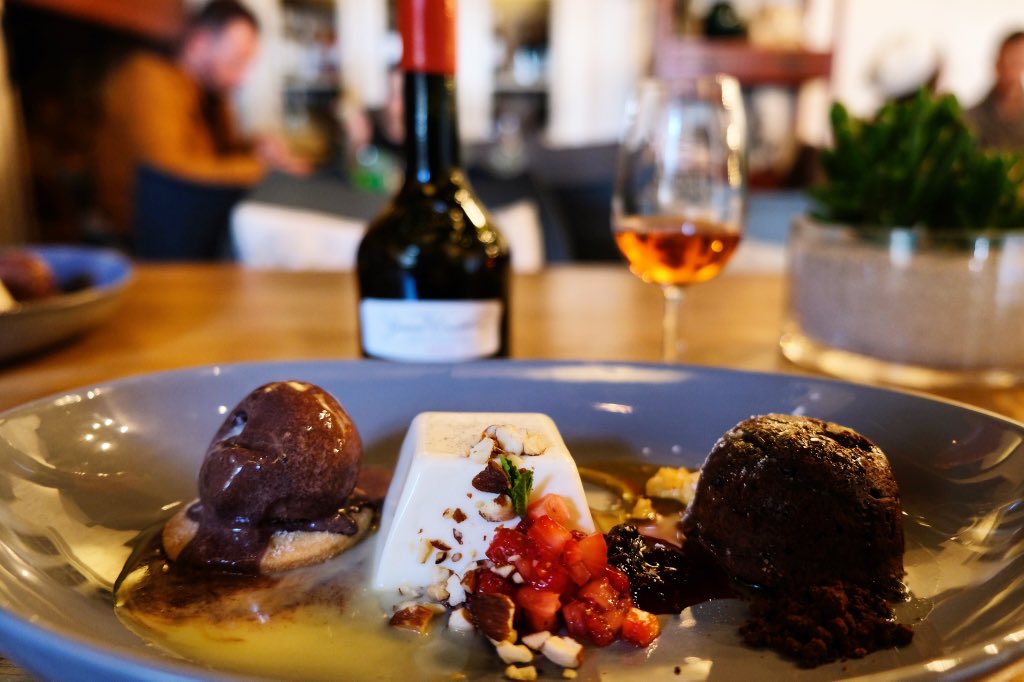 MountainGuideZA's tweet photo. Grand Constance and dessert pairing at Jonkershuis ๐ท๐ฐ
Best thing on a rainy autumn afternoon: fireplace ๐ฅ + wine ๐ท+ chocolate themed dessert ๐ซ | winning! ๐ฏ
A visit to @Jonkershuis Restaurant at
@GrootConstantia ๐ฟ๐ฆ
#Celebrating333YearsTogether
https://t.co/6WOOdl7xmn https://t.co/ememxxUgXR
