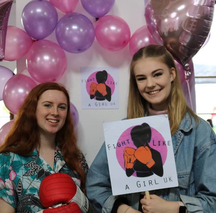 LikeAGirlUK's tweet photo. The girls of our team spreading the message to #fightlikeagirluk 💪💪 https://t.co/U4osu6Kh3O